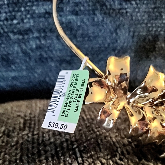 💖STUNNING💖Gold-Tone Flower Hinged Open Choker Necklace, NWT - Picture 9 of 11